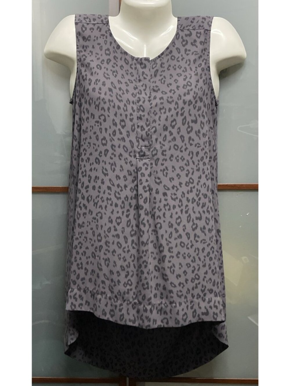 H&M Leopard Print Tunic Women Size 6 Grey Sleeveless High-Low Pleated Dress Top